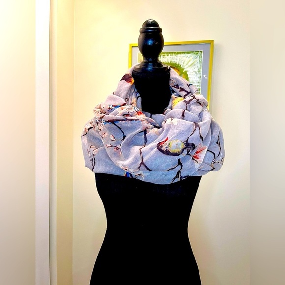 ✅🆒🧣🩶🐦 Simons infinity scarf w/ bird &  branches motif, light grey base fabric - Picture 8 of 10